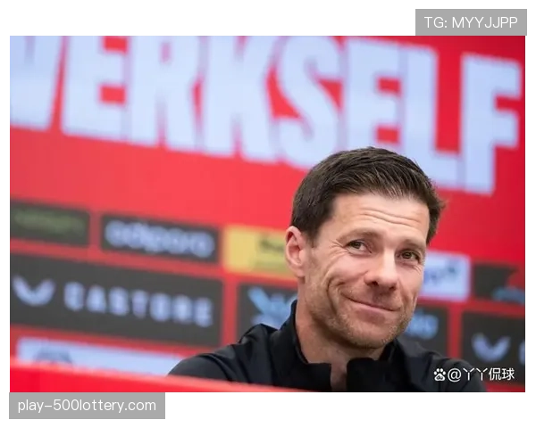 赛前发布会，哈维·阿隆索回应执教传闻，称目前专注皇家社会